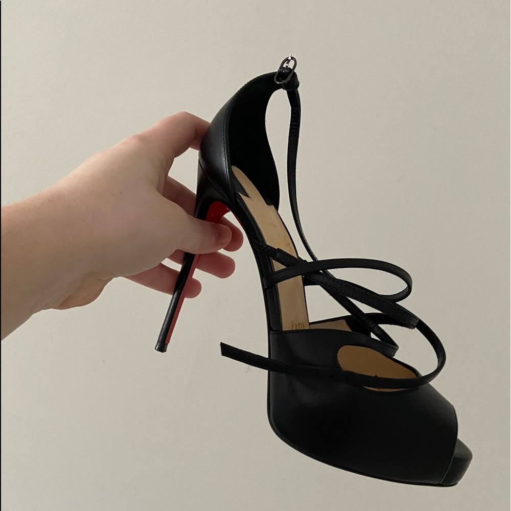 Louboutin pump WORN ONCE